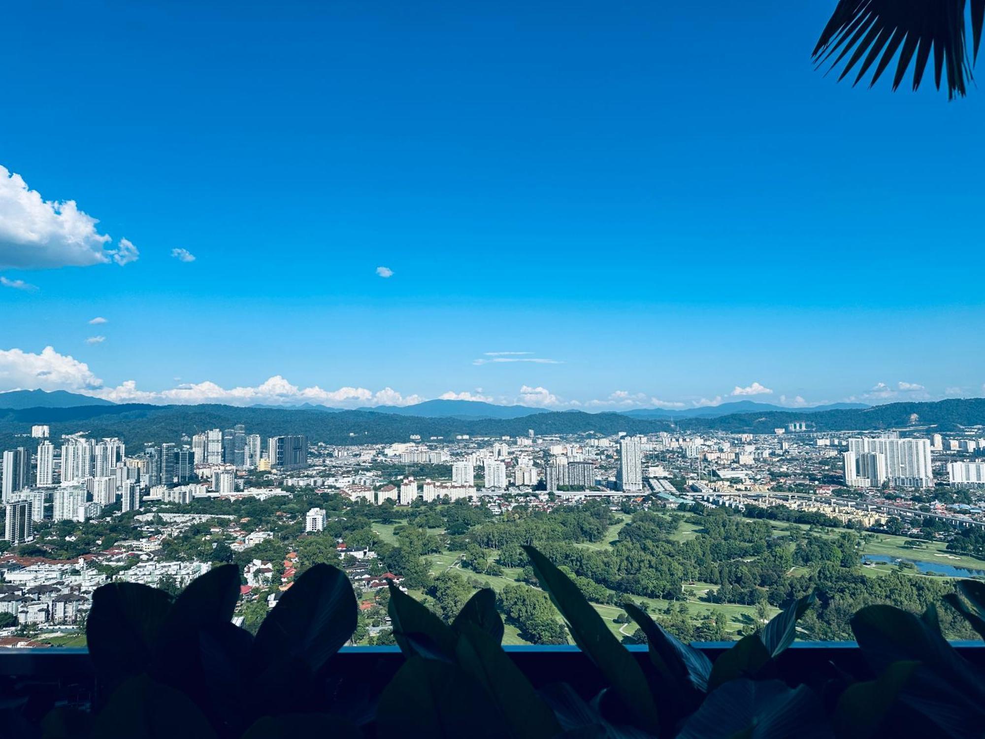 Eaton Service Apartment At Klcc Куала Лумпур Екстериор снимка