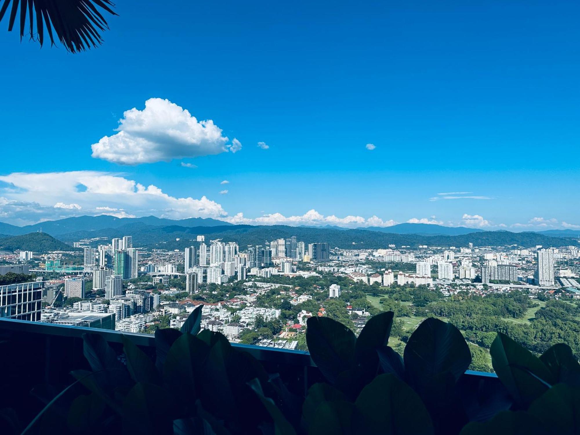 Eaton Service Apartment At Klcc Куала Лумпур Екстериор снимка