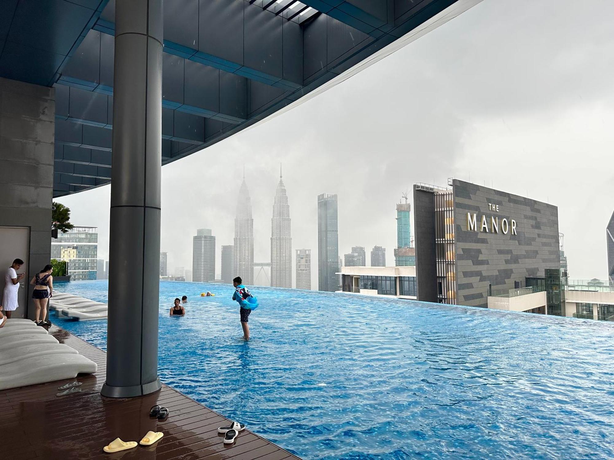Eaton Service Apartment At Klcc Куала Лумпур Екстериор снимка